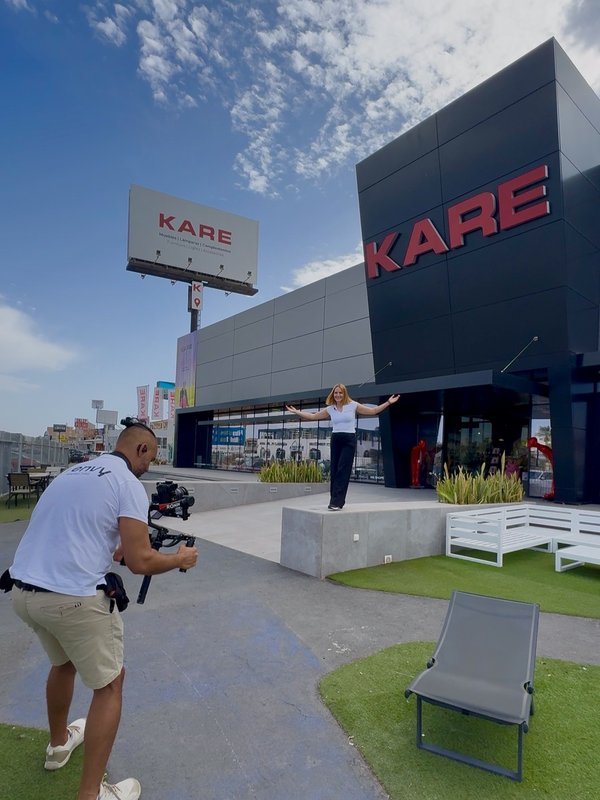 Envy Marketing grabando en exteriores para KARE